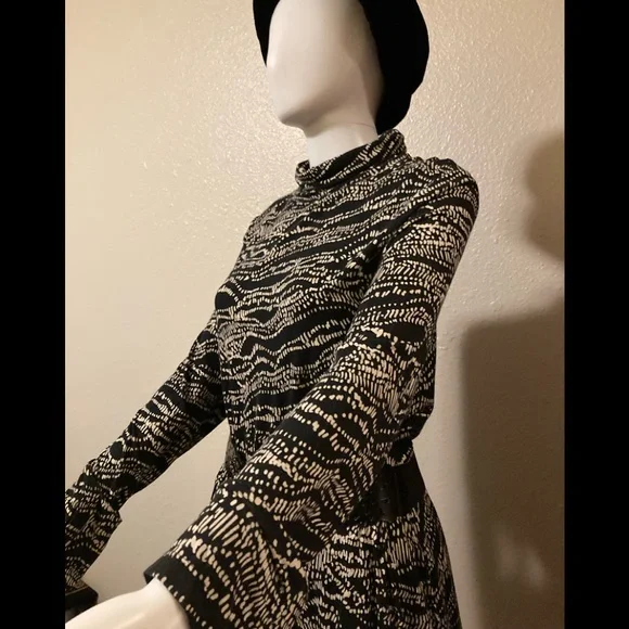 🦋🕷ANTHROPOLOGIE🕷🦋 MAEVE Black/Cream  Asymmetrical Turtleneck L Sleeve Dr… - Picture 6 of 8